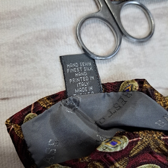Robert Talbott Burgundy Patterned Silk  Tie - Picture 8 of 8